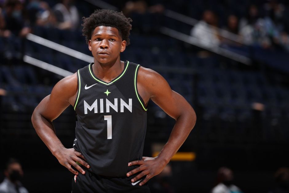 赛后接受采 赛后接受采